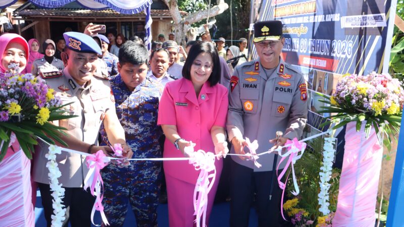 Polri Untuk Masyarakat, Kapolda Kalteng Resmikan Bedah Rumah Warga di Kapuas