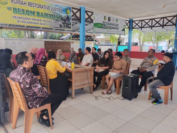 Bhabinkamtibmas Bukit Tunggal Hadiri Rapat Penanganan Warga Kurang Mampu yang Membutuhkan Perawatan Kesehatan