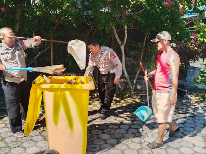 Bakti Religi Hari Bhayangkara, Satlantas Polresta Palangka Raya Gotong Royong Bersihkan Pekarangan Rumah Ibadah