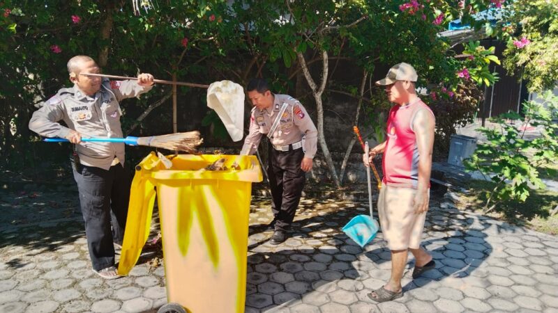 Bakti Religi Hari Bhayangkara, Satlantas Polresta Palangka Raya Gotong Royong Bersihkan Pekarangan Rumah Ibadah