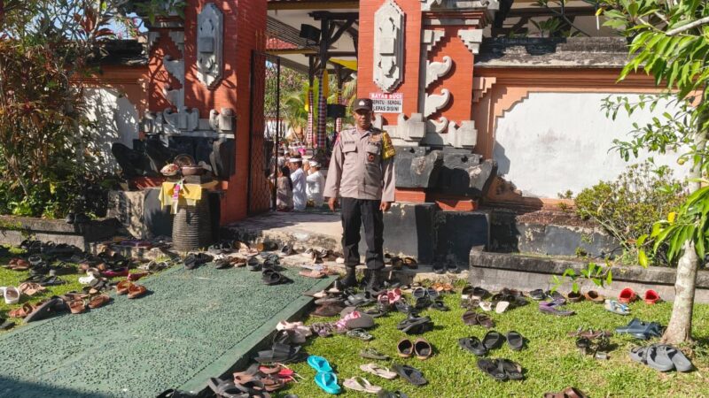 Polsek Pahandut Amankan Rangkaian Ibadah Hari Raya Kuningan di Pura Pitamaha