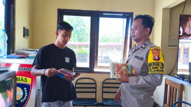 Demi Tingkatkan Minat Baca Warga, Bhabinkamtibmas Polsek Sabangau Hadirkan Bajaka Presisi