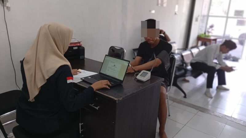 Sidokkes Polresta Palangka Raya Berikan Layanan Kesehatan bagi Personel, Tahanan dan Masyarakat