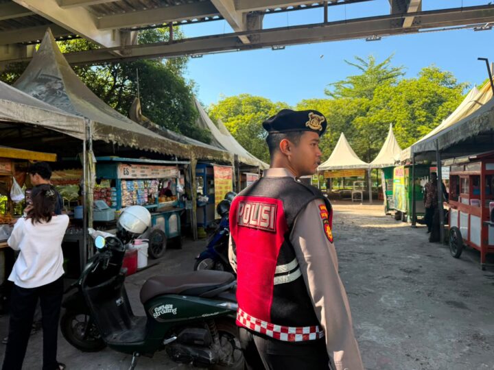 Patroli Wilayah Hukum, Satsamapta Polresta Palangka Raya Sampaikan Pesan Kamtibmas di Wisata Bawah Jembatan