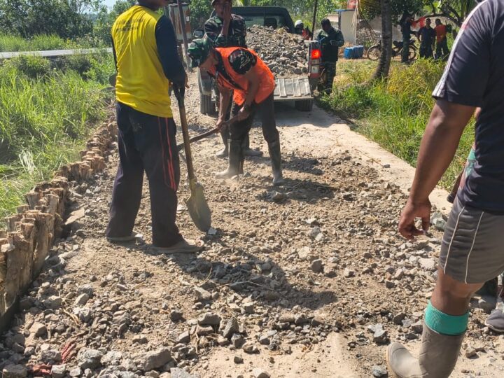 Satgas TMMD Reguler Ke-129 Bersama Warga Tingkatkan Badan Jalan 1,2 Kilometer di Desa Bandaraya