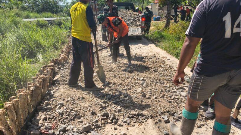 Satgas TMMD Reguler Ke-129 Bersama Warga Tingkatkan Badan Jalan 1,2 Kilometer di Desa Bandaraya