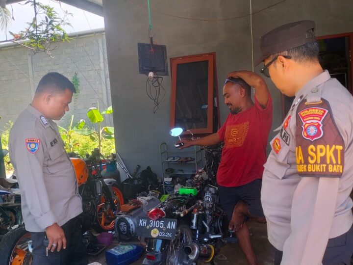 Datangi Bengkel Motor, Patroli Polsek Bukit Batu Edukasikan Larangan Knalpot Brong