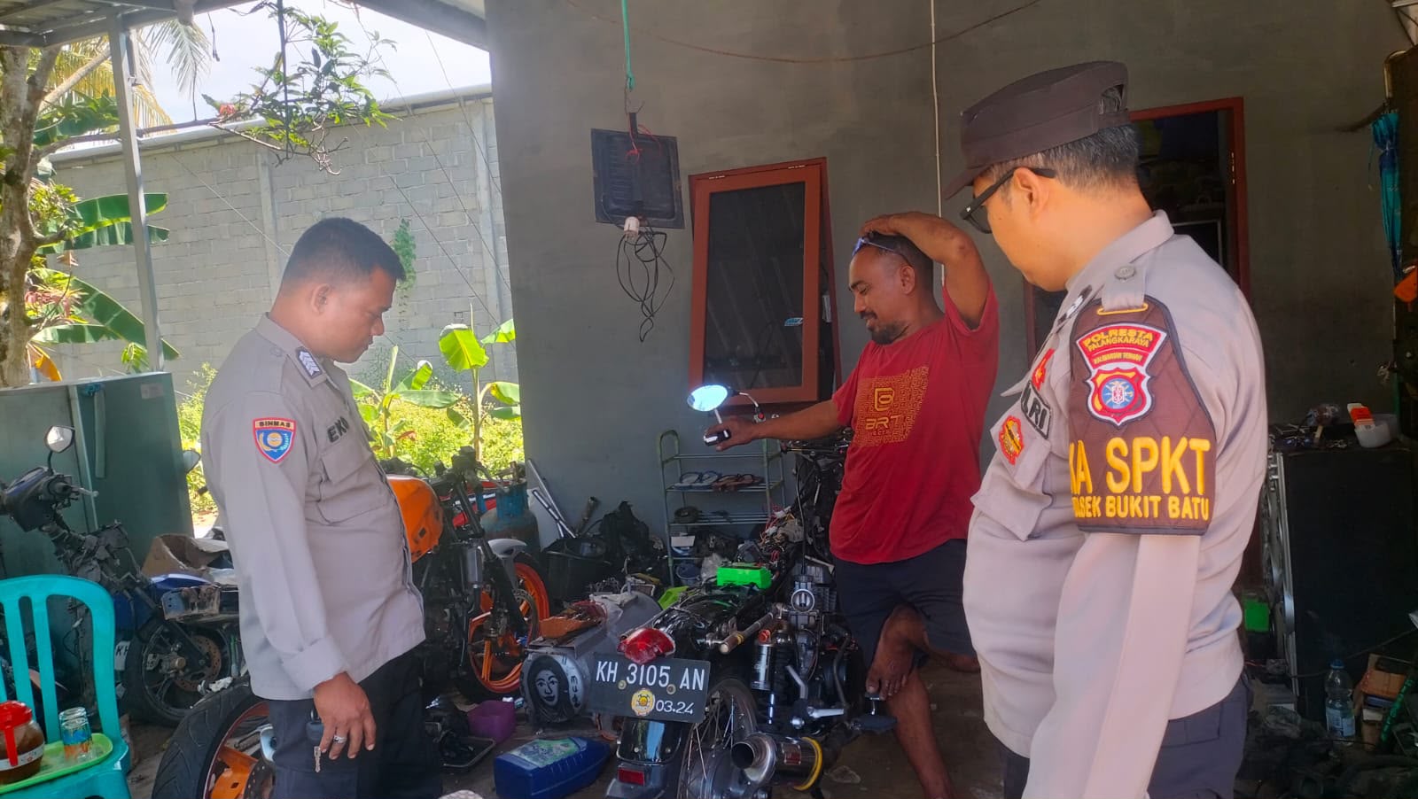 Datangi Bengkel Motor, Patroli Polsek Bukit Batu Edukasikan Larangan Knalpot Brong