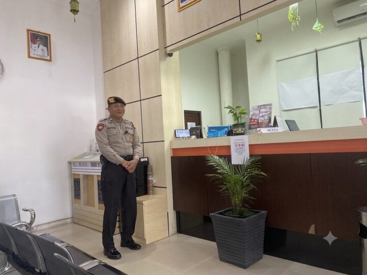 Pastikan Transaksi Aman, Satpamobvit Polresta Palangka Raya Siaga di Perbankan Jelang Akhir Pekan
