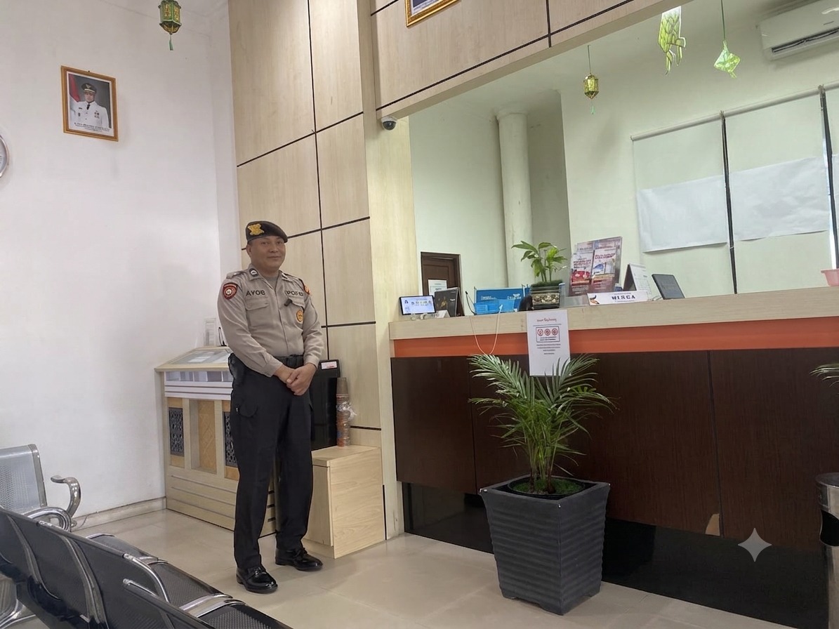 Pastikan Transaksi Aman, Satpamobvit Polresta Palangka Raya Siaga di Perbankan Jelang Akhir Pekan
