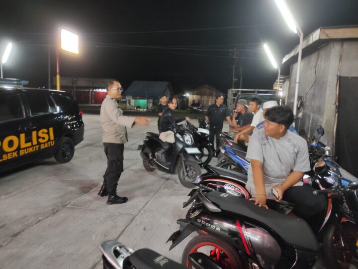 Hampiri Para Remaja, Patroli Polsek Bukit Batu Sampaikan Pesan Humanis
