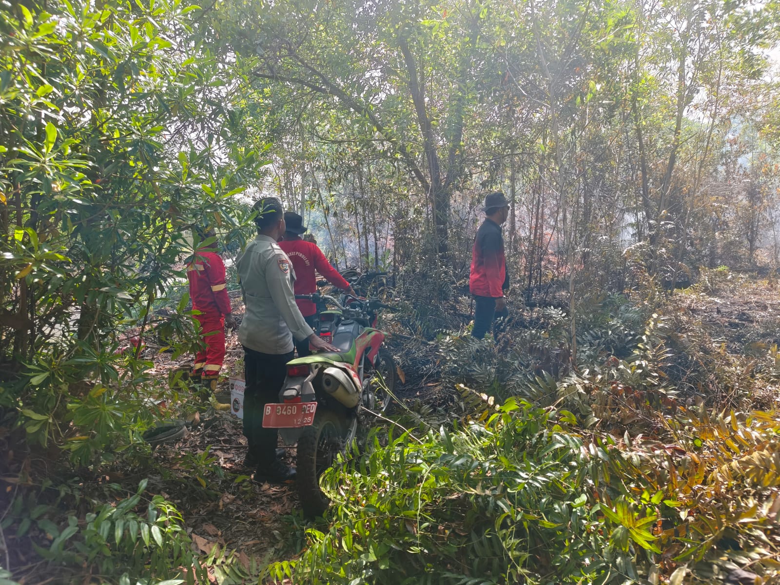 Cek Hotspot di Kalampangan, Polsek Sabangau Bersama Tim Gabungan Padamkan Karhutla