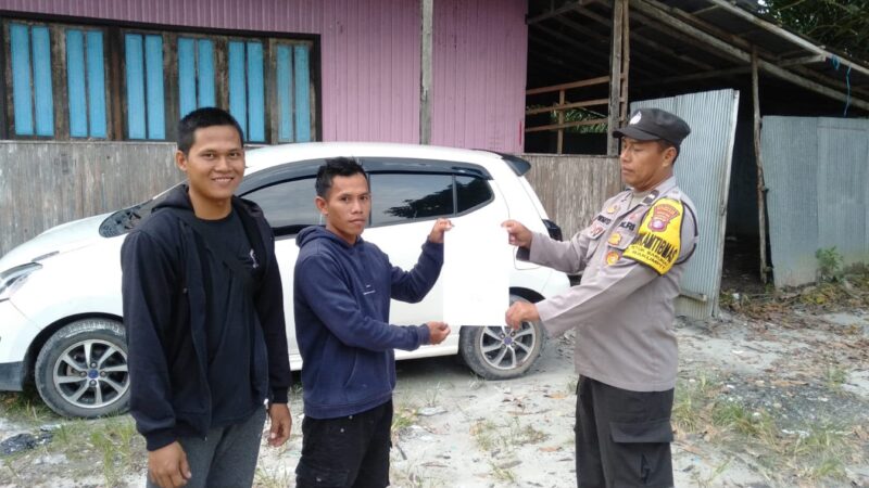Sebarkan Maklumat Kapolda Kalteng, Bhabinkamtibmas Petuk Barunai Ajak Warga Perangi Karhutla