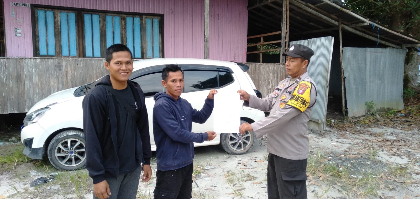 Sebarkan Maklumat Kapolda Kalteng, Bhabinkamtibmas Petuk Barunai Ajak Warga Perangi Karhutla