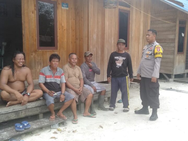 Antisipasi Pungli di Petuk Barunai, Bhabinkamtibmas Polsek Rakumpit Edukasi Warga
