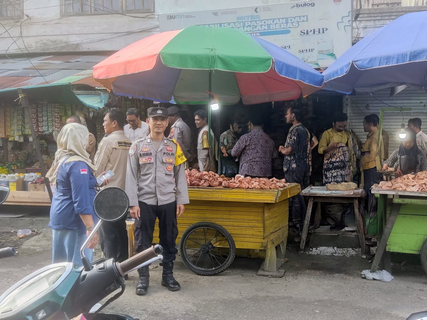 Patroli Dialogis di Pasar Besar, Anggota Polsek Pahandut Jaga Keamanan Aktivitas Warga
