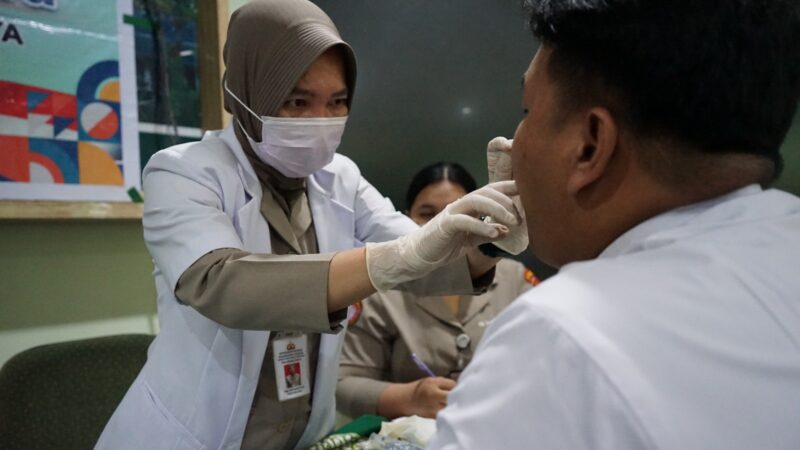 Pelayanan Kesehatan Hadir di Sekolah, Rumkit Bhayangkara Layani Pelajar SMA Muhammadiyah Palangka Raya