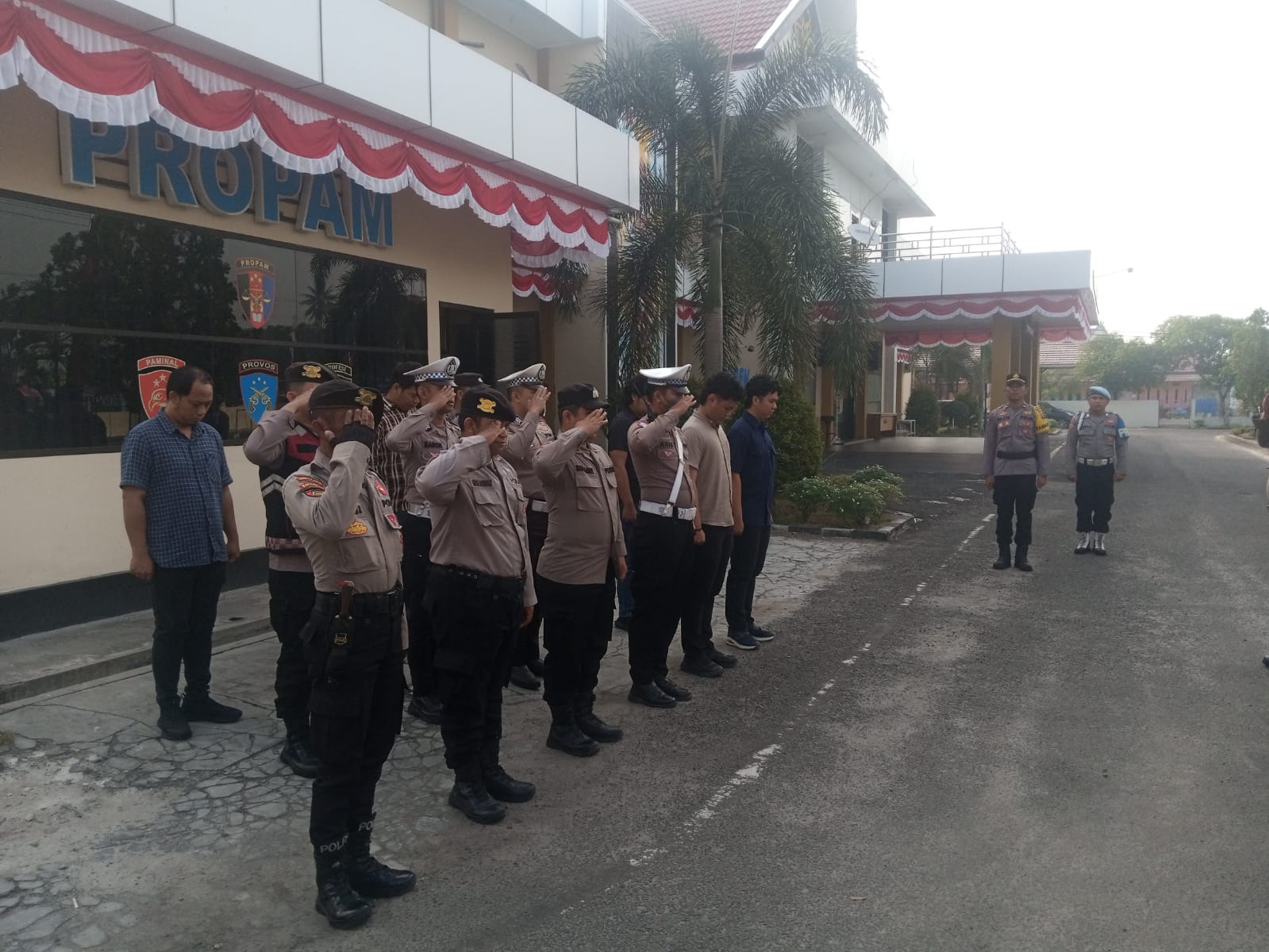 Cek Kesiapan Dias, Pamapta II SPKT Polresta Palangka Raya Pimpin Serah Terima Piket