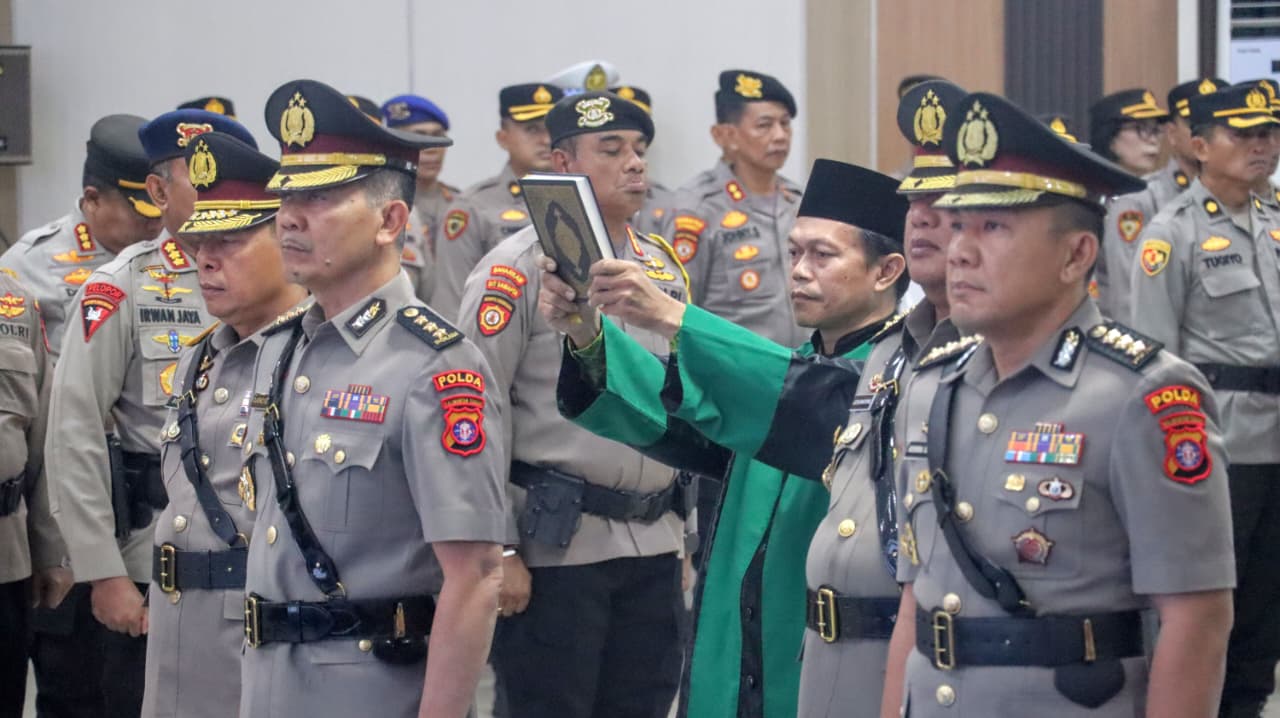 Kapolresta Palangka Raya Hadiri Sertijab Irwasda, Karo SDM serta Kapolres Kobar dan Lamandau