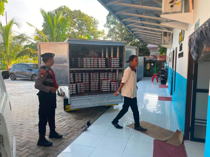 Pastikan Makanan Bergizi Tepat Sasaran, Samapta Polresta Palangka Raya Kawal MBG ke Sekolah