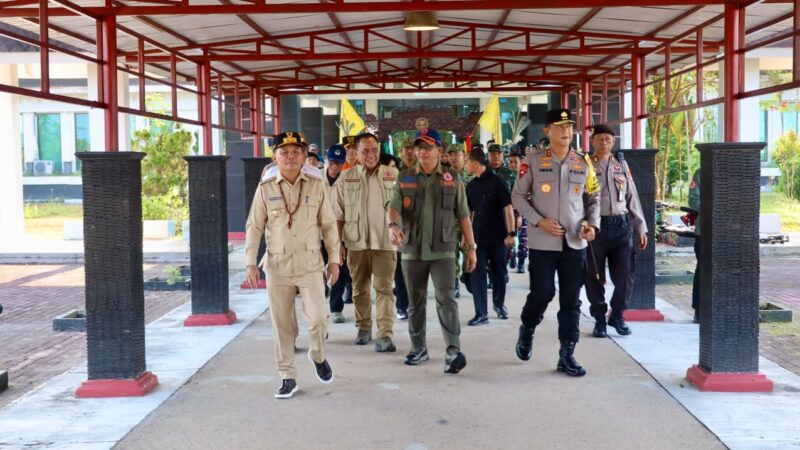Kapolda Kalteng Dampingi Menko Polkam Tinjau Penanganan Karhutla di Tumbang Nusa