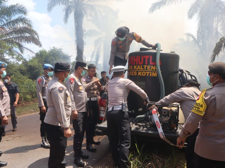 Kapolda Kalteng Tinjau Penanganan Karhutla di Sampit, Prioritaskan Pemadaman di Titik Terbakar