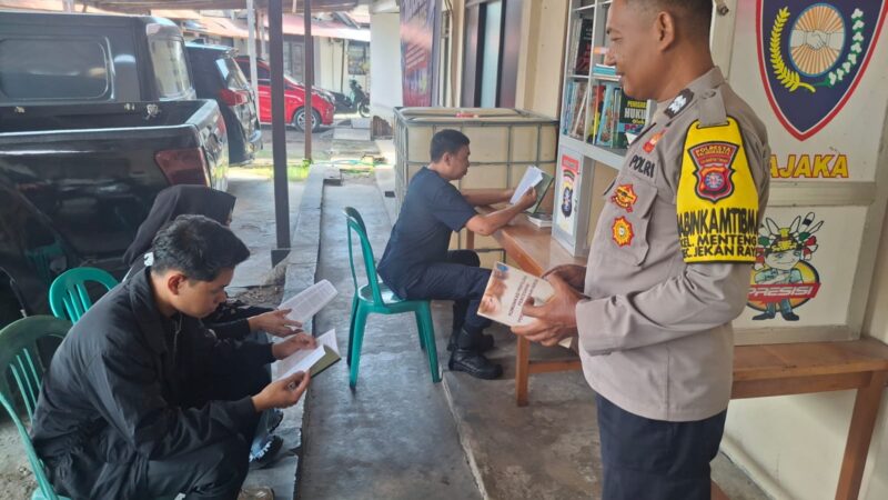Lewat Program Bajaka Presisi, Polsek Pahandut Dorong Minat Baca Pelajar