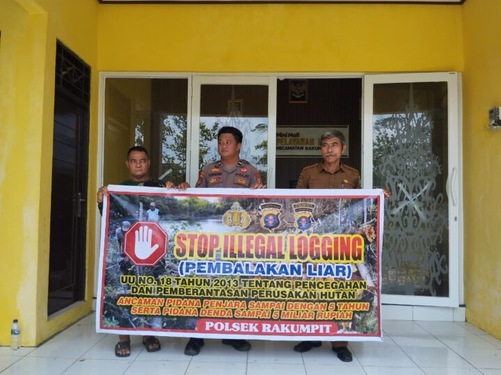 Sampaikan Maklumat Kapolda Kalteng di Bereng Bengkel, Bhabinkamtibmas Polsek Sabangau Imbau Warga Waspada Karhutla
