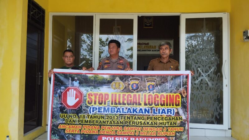 Sampaikan Maklumat Kapolda Kalteng di Bereng Bengkel, Bhabinkamtibmas Polsek Sabangau Imbau Warga Waspada Karhutla