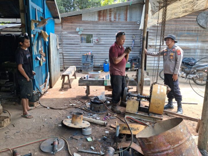 Hampiri Bengkel Alat Berat, Polsek Rakumpit Sampaikan Pesan Kamtibmas