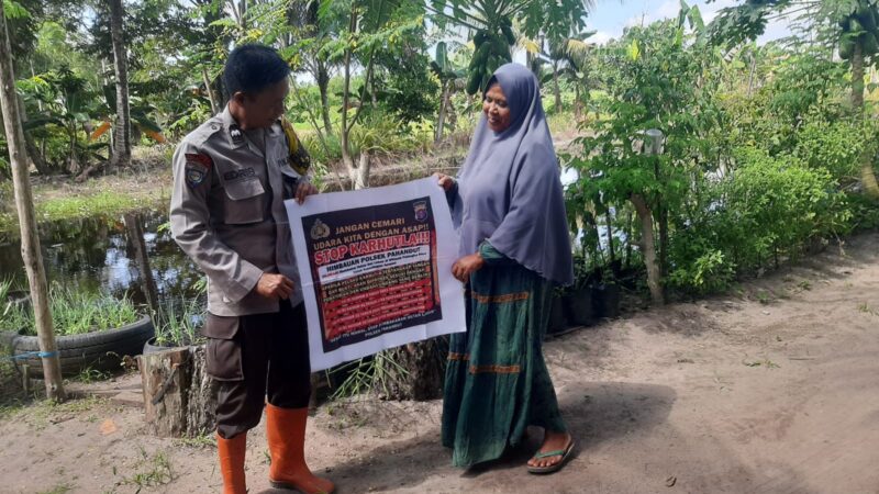 Sampaikan Maklumat Kapolda Kalteng, Bhabinkamtibmas Petuk Katimpun Edukasi Warga Cegah Karhutla