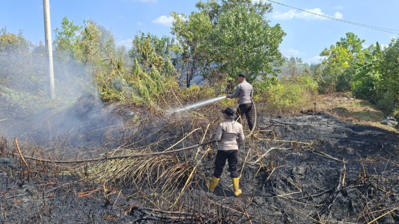 Sigap Merespons Laporan Warga, Ditsamapta Polda Kalteng Padamkan Kebakaran Lahan