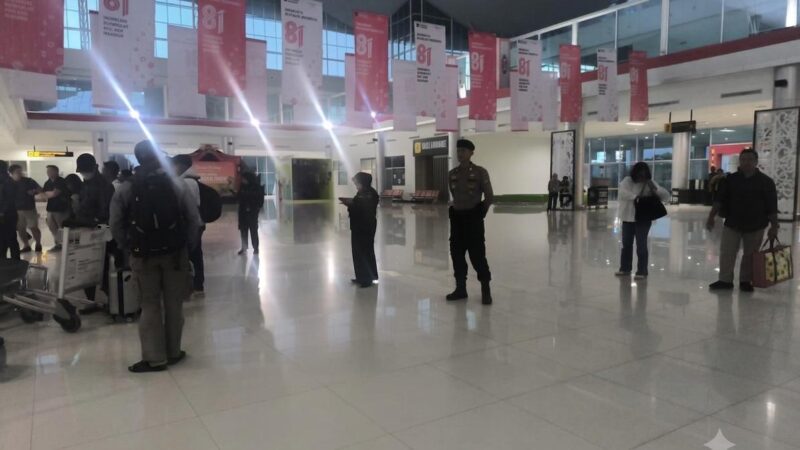 Dukung Keamanan, Satpamobvit Polresta Palangka Raya  Amankan Bandara Tjilik Riwut