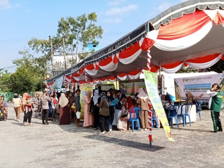 Amankan Gerakan Pangan Murah, Bhabinkamtibmas Pahandut Hadir Berikan Rasa Aman kepada Masyarakat