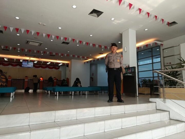 Di Kantor Perbankan, Satpamobvit Polresta Palangka Raya Intensifkan Pengamanan