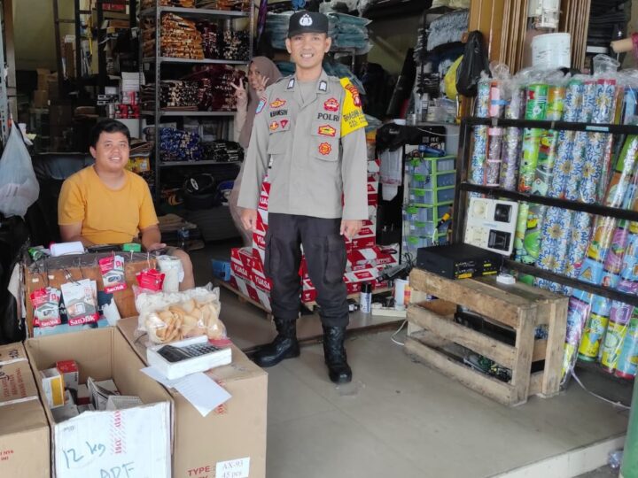 Saat Patroli Dialogis di Pasar Besar, Personel Polsek Pahandut Jaga Keamanan Aktivitas Warganya