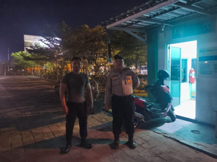 Di Taman Pasuk Kameloh, Anggota Satsamapta Polresta Palangka Raya Berikan Imbauan Kamtibmas
