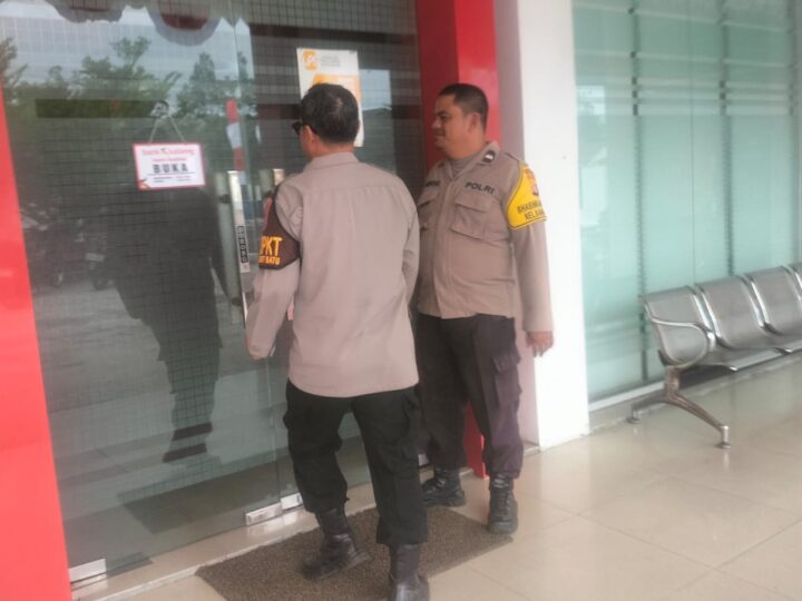 Gandeng Satpam, Personel Polsek Bukit Batu Jamin Kamtibmas di Bank Kalteng
