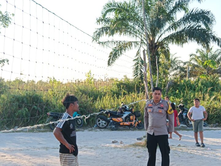 Datangi Warga di Lapangan Voli, Polsek Rakumpit Edukasi Layanan Polri 110