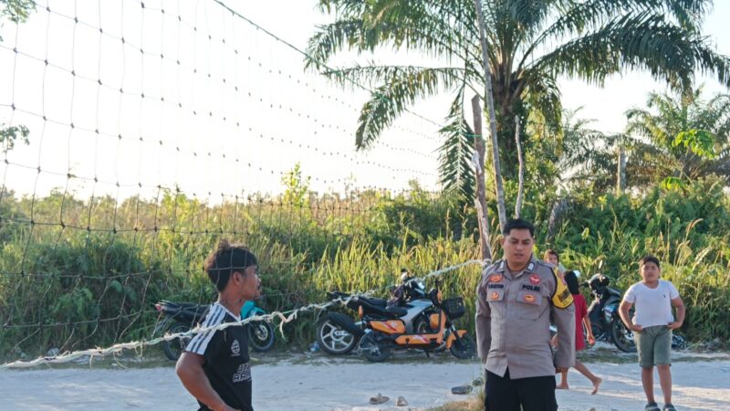 Datangi Warga di Lapangan Voli, Polsek Rakumpit Edukasi Layanan Polri 110