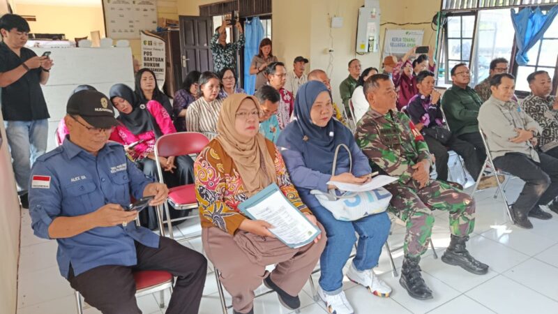 Tampung Aspirasi Warga, Bhabinkamtibmas Polsek Pahandut Hadiri Reses DPRD di Tumbang Rungan