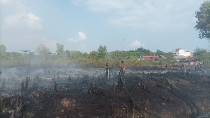 Sigap Tanggap Karhutla, Polsek Sabangau Bantu Padamkan Kebakaran Lahan di Manduhara I
