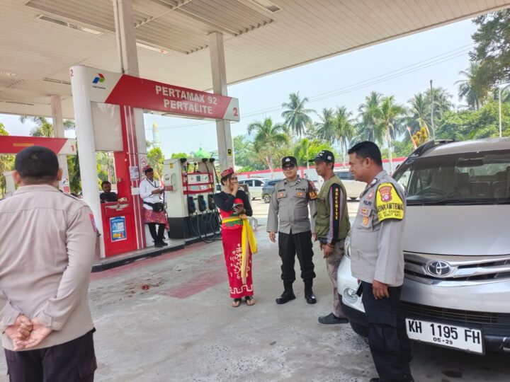 Jaga Keamanan Pengisian BBM, Piket SPKT Polsek Bukit Batu Sambangi SPBU Tangkiling