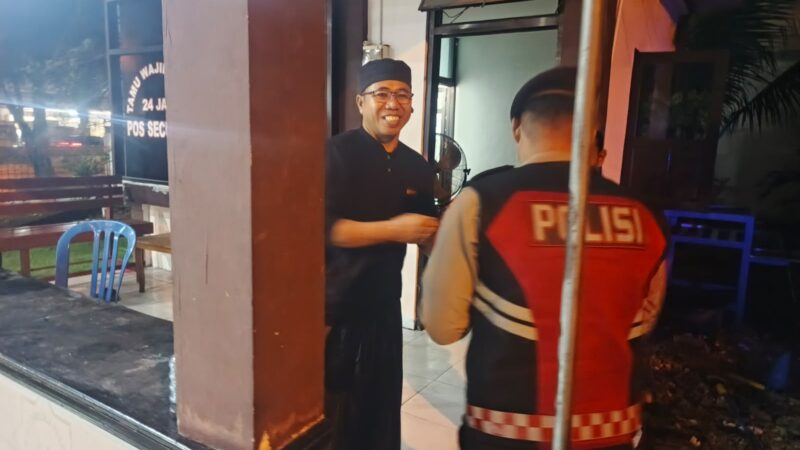 Kunjungi Pos Jaga Masjid Raya Darussalam, Personel Satsamapta Sharing Kamtibmas