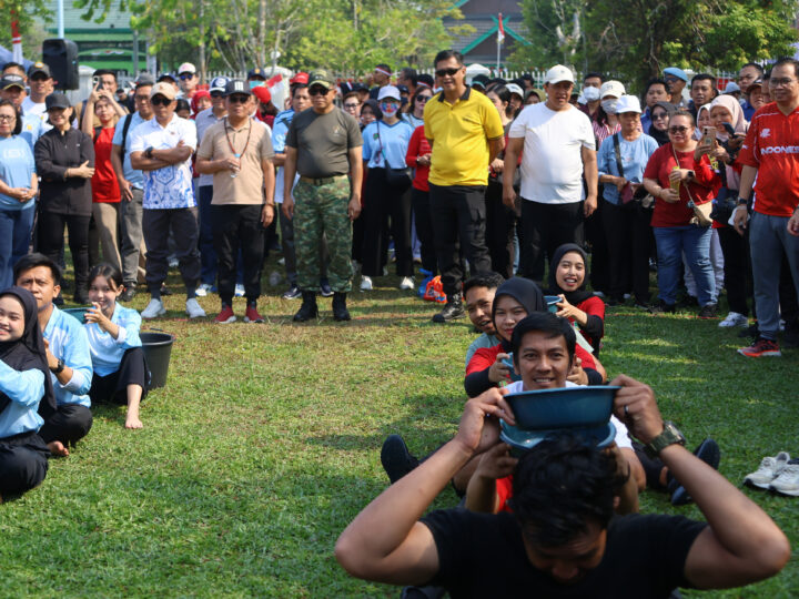Meriahkan HUT ke-81 RI, Kapolda Kalteng Ikuti Berbagai Perlombaan di Istana Isen Mulang