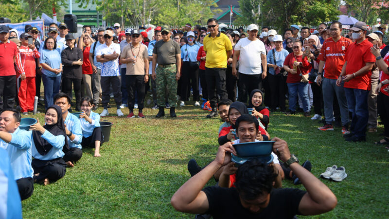 Meriahkan HUT ke-81 RI, Kapolda Kalteng Ikuti Berbagai Perlombaan di Istana Isen Mulang