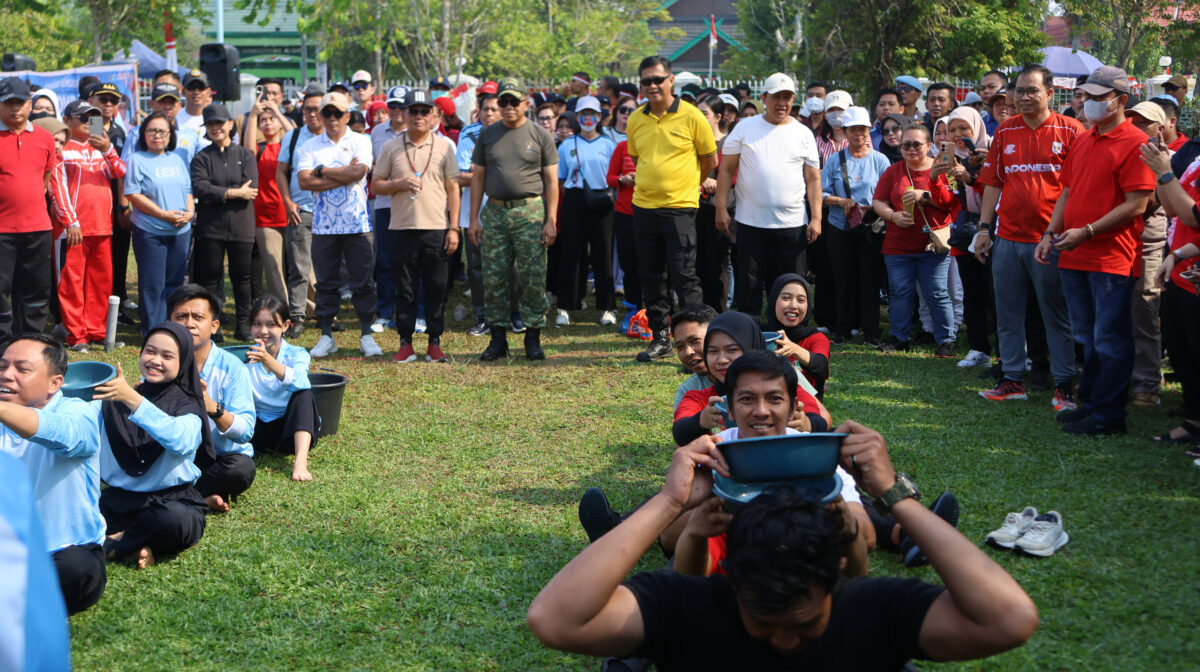 Meriahkan HUT ke-81 RI, Kapolda Kalteng Ikuti Berbagai Perlombaan di Istana Isen Mulang