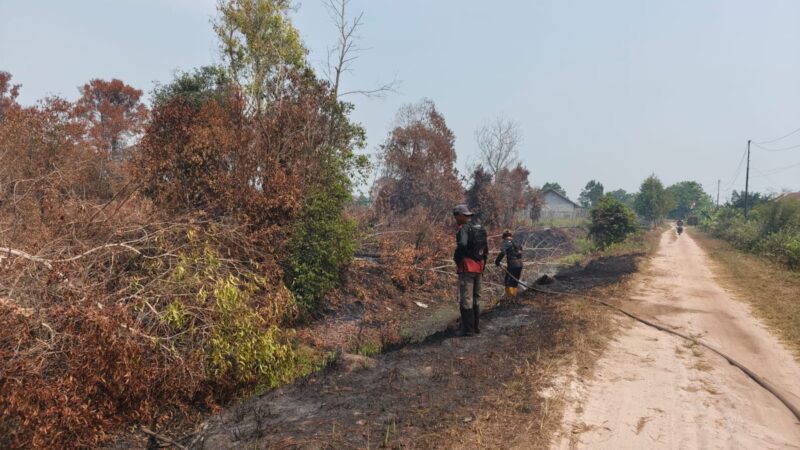 Cek Hotspot di Kalampangan, Polsek Sabangau Bersama TSAK Padamkan Karhutla