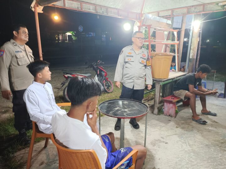 Hadirkan Rasa Aman Jelang Akhir Pekan, Polsek Bukit Batu Patroli ke Kafe Tarang