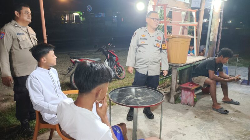 Hadirkan Rasa Aman Jelang Akhir Pekan, Polsek Bukit Batu Patroli ke Kafe Tarang